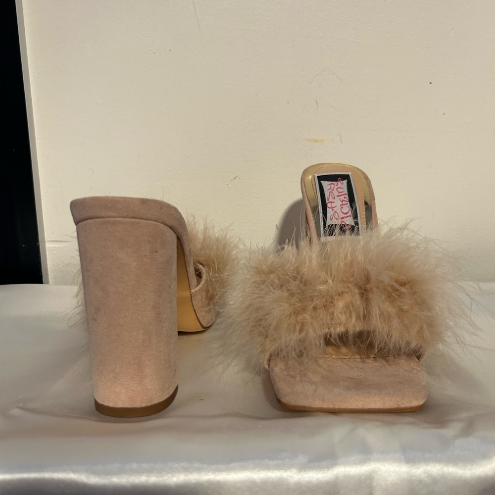Nude Block heels with fuzz